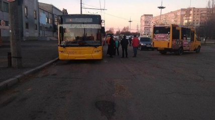 В Николаеве пьяный водитель маршрутки врезался в троллейбус 
