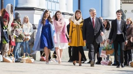 Порошенко поздравил украинцев с Днем вышиванки