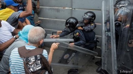 У Венесуелі поліція розганяла демонстрантів сльозогінним газом