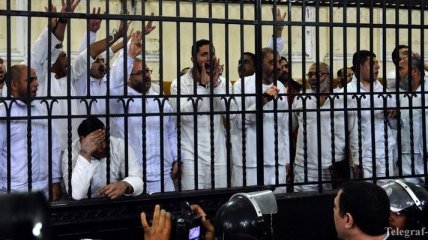 Суд Египта приговорил двоих сторонников "Братьев-мусульман" к смертной казни 