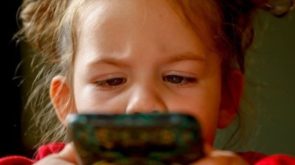 Позаботьтесь о будущем детей уже сейчас: к чему может привести зависимость от смартфона