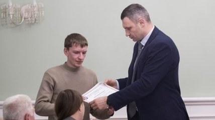 В Киеве вручили сертификаты на квартиры семьям героев Небесной Сотни