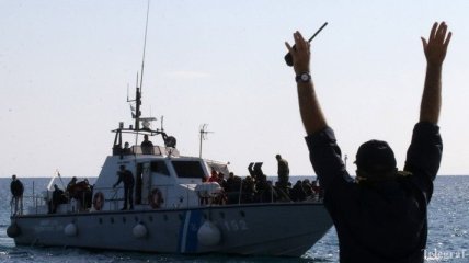 Возле Крита спасли 300 мигрантов из утонувшего судна