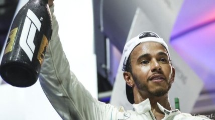 Хэмилтон завершил чемпионский сезон победой в Абу-Даби