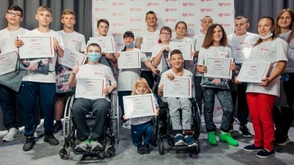 "Так, я можу!": 20 одаренных детей с инвалидностью получили стипендии