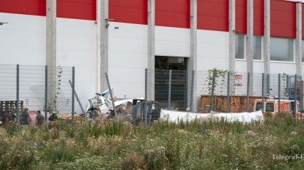 В Германии около ТЦ разбился самолет (Фото)