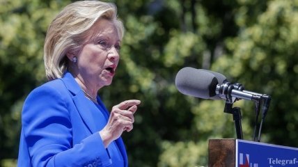 Клинтон опровергает обвинения Госдепа об отправке секретных писем