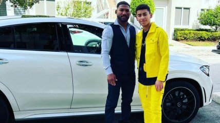 Гамбоа опубликовал фото с сыном возле авто в день аварии