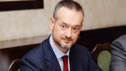 Кузяра работал с сыном Януковича и был  советником министра энергетики и угольной промышленности тех времен