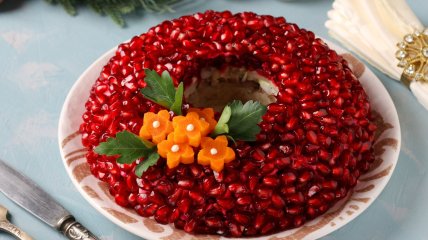 Салат "Гранатовый браслет"