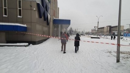 Повылетали окна: в торговом центре в Черновцах прогремел взрыв (фото)