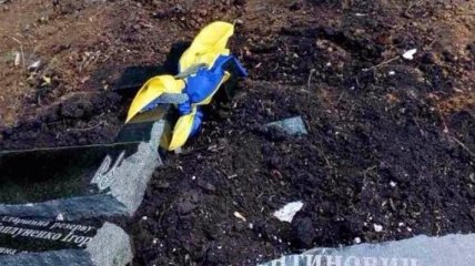 На Донеччине вандалы разбили памятник погибшим бойцам
