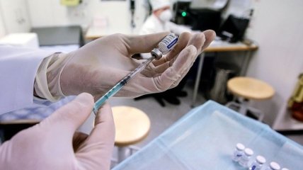 В России медики подделывали документы о COVID-прививках, а вакцину сливали в унитаз