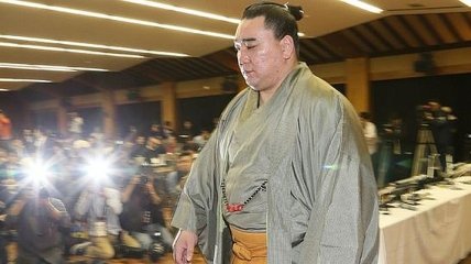Великий чемпион сумо завершил карьеру после пьяной драки 
