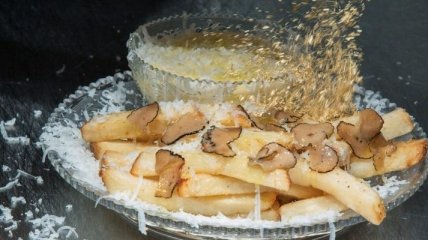С посыпкой из золота и трюфелями: как подают самый дорогой в мире картофель фри (фото)