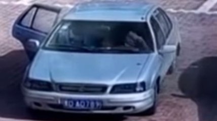 Кадры самого необычного способа тушения авто взорвали интернет (Видео)