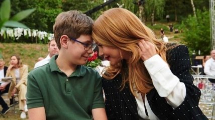 Очаровательная Тина Кароль вместе с сыном посетила 15-летия программы "Светская жизнь" (Фото)