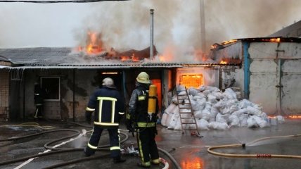 На фабрике в Харькове произошел масштабный пожар