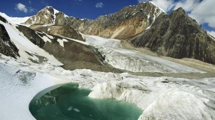 С горной вершины в Киргизии успешно эвакуирован альпинист