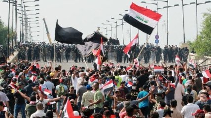 В Багдаде против демонстрантов применили слезоточивый газ