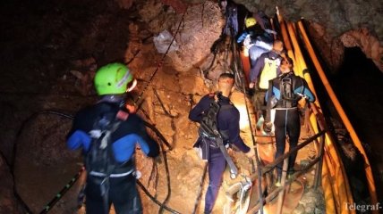 Спасатели приступили к эвакуации школьников из затопленной пещеры в Таиланде