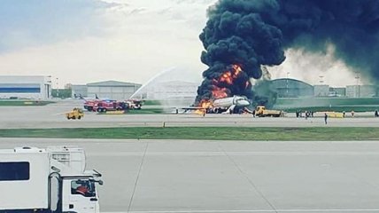 В Москве пассажирский авиалайнер загорелся при посадке