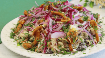 Салат з м’ясом, квасолею та грибами