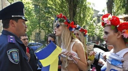 О FEMEN выпустят книгу