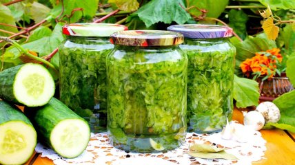 Огірки у власному соку (відео)