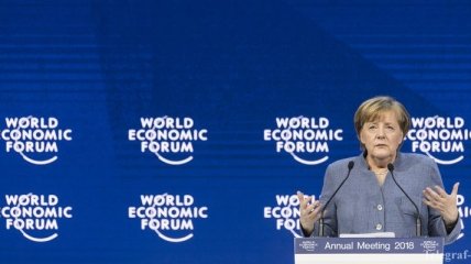 Форум в Давосе: Меркель указала, что является "ядом" для современного общества