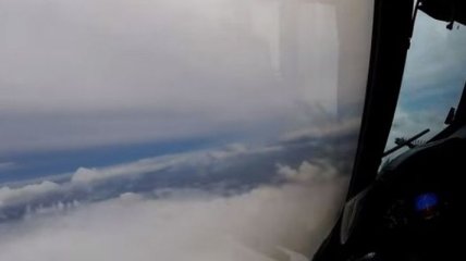 Как ураган выглядит изнутри: самолет пролетел сквозь "Ирму" (Видео)
