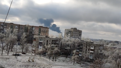 Кадр с задымлением от взрыва в Донецке 16 декабря