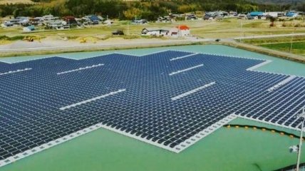 В Японии построили две гигантские плавучие солнечные электростанции