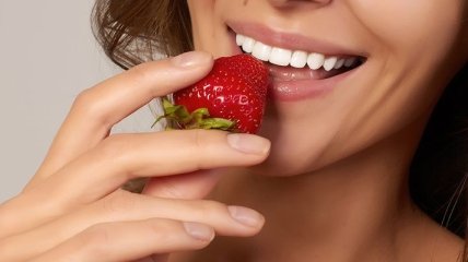 Эти продукты помогут зубам оставаться здоровыми и белыми