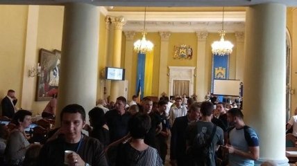 Активисты "Нацкорпуса" атаковали Львовский горсовет
