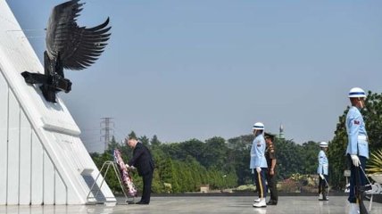 Порошенко почтил память национальных героев Индонезии
