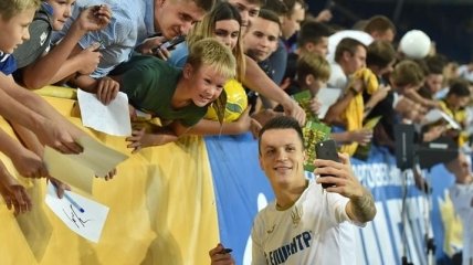 Тренировку сборной Украины в Днепре посетили 7 тысяч болельщиков