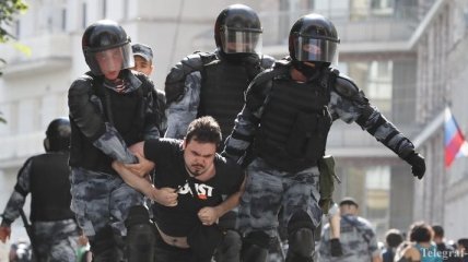 ЕС обеспокоился нарушениями прав человека на митинге в Москве