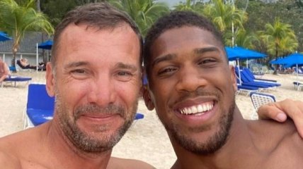 Чемпионский отдых: Шевченко встретил Джошуа на пляжах Барбадоса (Фото)