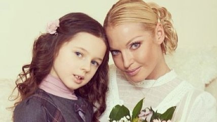 Анастасия Волочкова одевает дочь в свои наряды