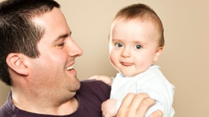 Семейные истории: как папа у сына первый зуб искал