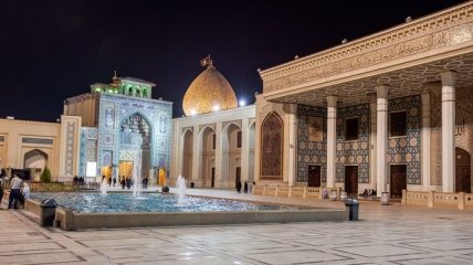 Эта мечеть выглядит обычной снаружи, но волшебной внутри (Фото) 
