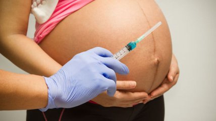 Можно ли беременным вакцинироваться от коронавируса и какой препарат лучше выбрать