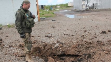 Самая "горячая" точка Донбасса: волонтеры показали видео обстрела 
