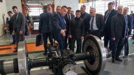 "Чем сможем, поможем": Зеленский посетил завод "АвтоКрАЗ"