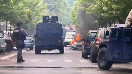 На улицах в Косово серьезные стычки местных с полицией