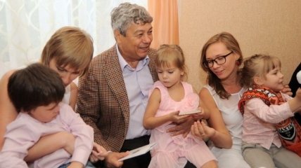 Мирча Луческу купил дом для многодетной семьи