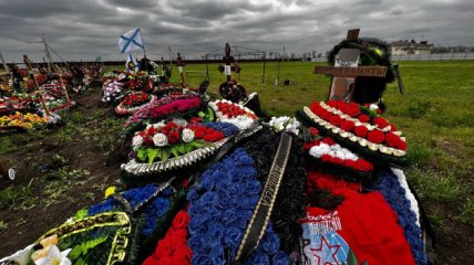 Могили російських солдатів, що воювали проти України.