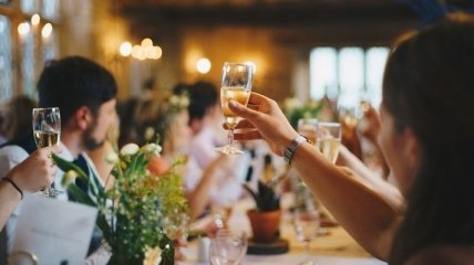 На Прикарпатті заборонили святкувати весілля у кафе та ресторанах