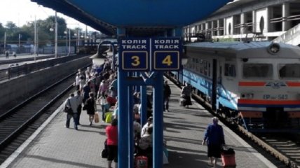 Из-за непогоды часть поездов "Укрзализныци" следуют с опозданием (список)